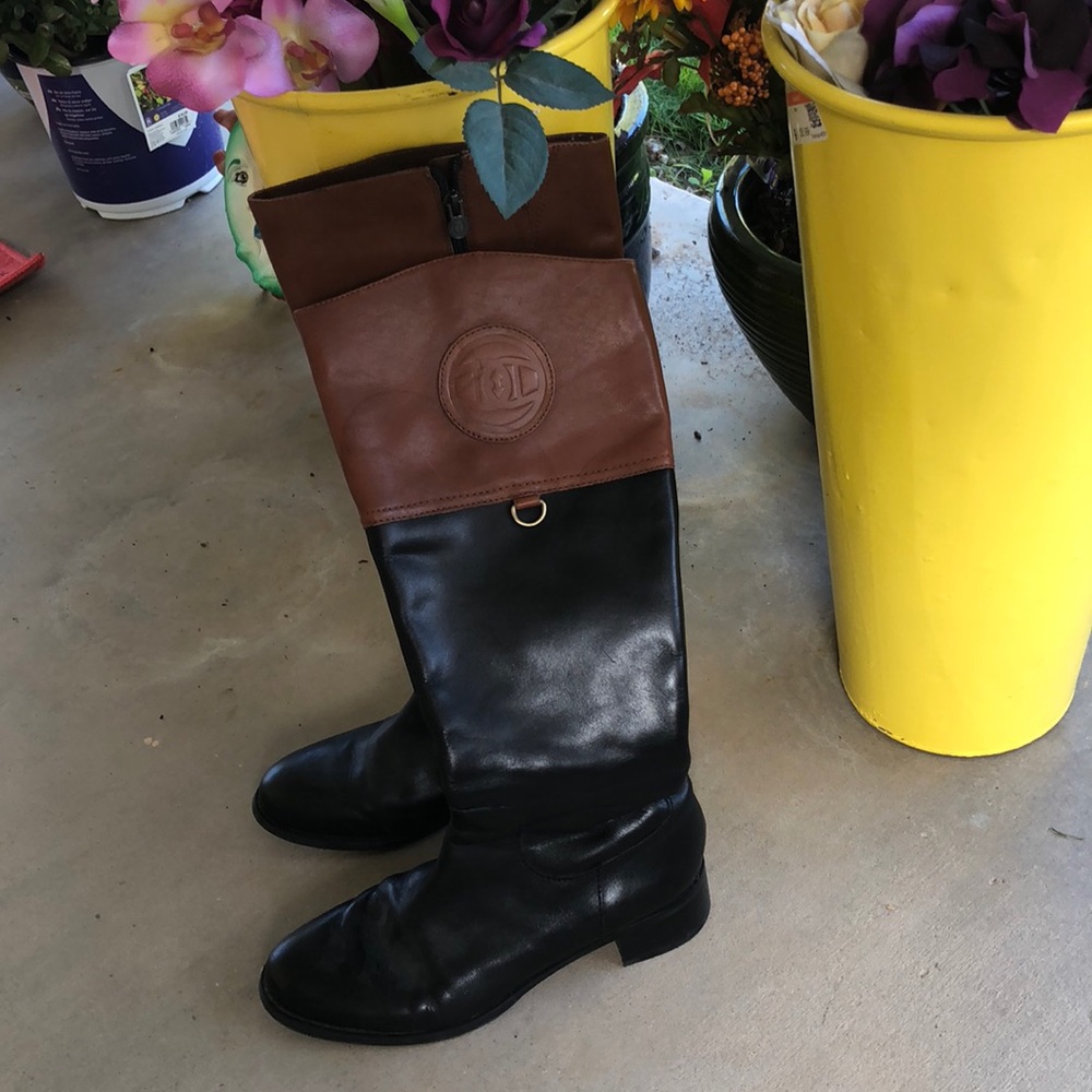 Beautiful pair of size 9 boots 👢